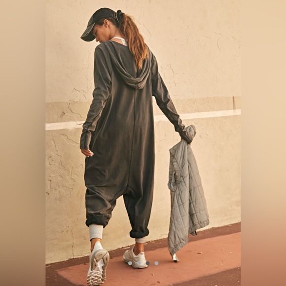 NWT Free People Movement Hot Shot Long Sleeve onesie in Black size M - Picture 3 of 7